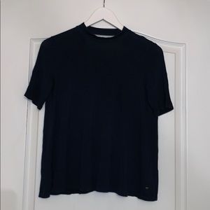 T-shirt with open back